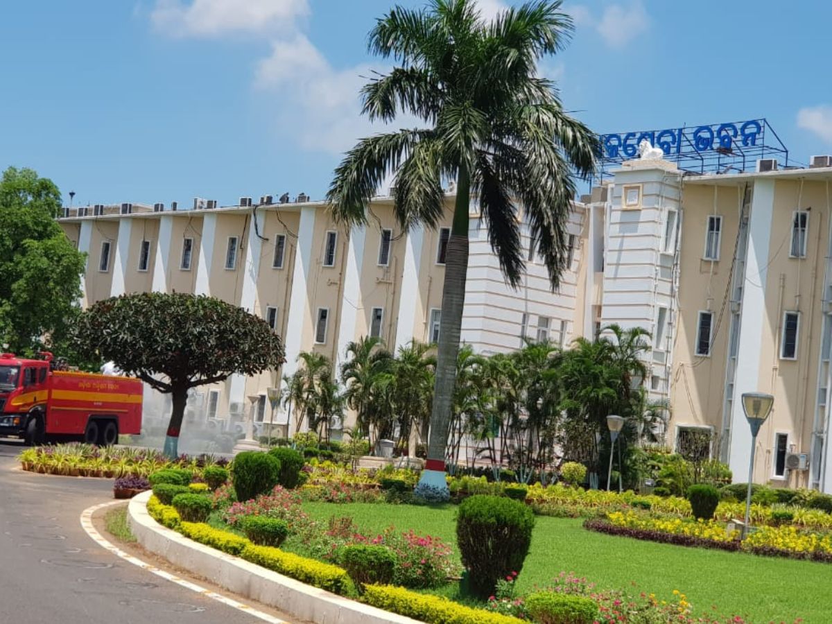 ସରକାର ବଦଳିଲା ପରେ ଅଧିକାରୀ ଛାନିଆ: ଜଣେ ପରେ ଜଣେ ଆଇଏଏସ୍ ଯାଉଛନ୍ତି ଛୁଟିରେ ସରକାର ବଦଳିଲା ପରେ ଅଧିକାରୀ ଛାନିଆ: ଜଣେ ପରେ ଜଣେ ଆଇଏଏସ୍ ଯାଉଛନ୍ତି ଛୁଟିରେ