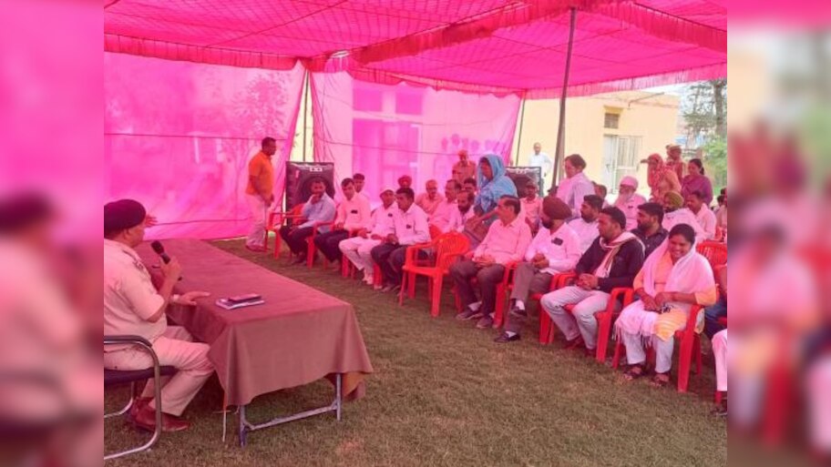 Anupgarh News: SP रमेश मौर्य ने थाने में सीएलजी सदस्यों के साथ की मीटिंग, नशे पर रोक और पुलिस स्टाफ बढाने के मुद्दे छाए