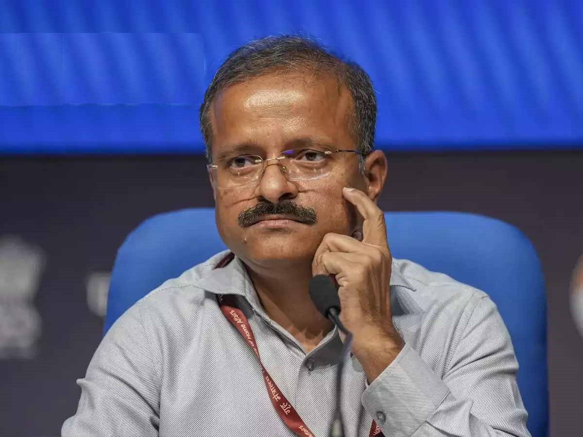NEET-UG विवाद के बीच NTA के प्रमुख को हटाया गया, इस शख्स को दी गई जिम्मेदारी NEET-UG विवाद के बीच NTA के प्रमुख को हटाया गया, इस शख्स को दी गई जिम्मेदारी