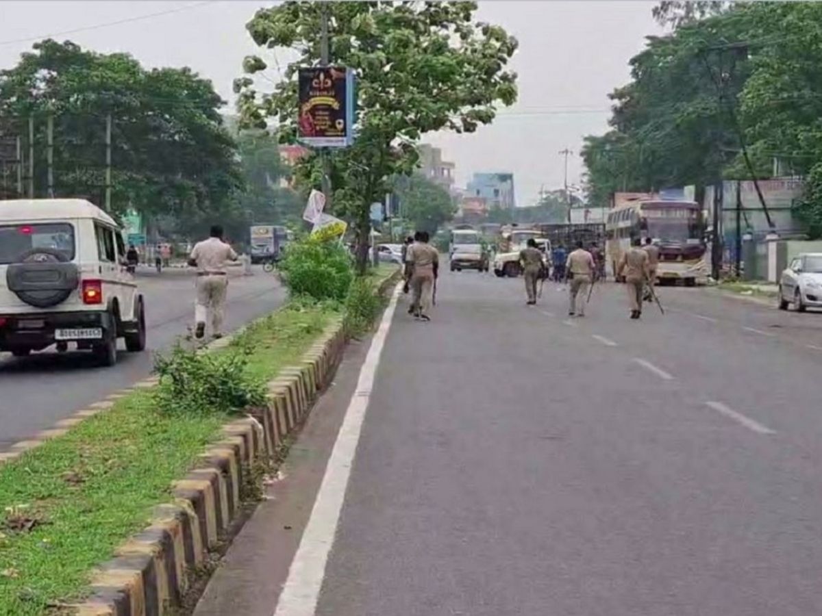 Curfew Relaxed: ବାଲେଶ୍ୱରରେ କୋହଳ ହେଲା କର୍ଫ୍ୟୁ, ଫେରିନି ଇଣ୍ଟରନେଟ ସେବା Curfew Relaxed: ବାଲେଶ୍ୱରରେ କୋହଳ ହେଲା କର୍ଫ୍ୟୁ, ଫେରିନି ଇଣ୍ଟରନେଟ ସେବା