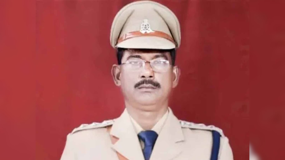 महिला कांस्टेबल के साथ पकड़े गए DSP; डिमोट के बाद मिला ये पद