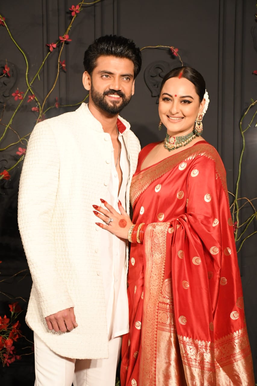 रिसेप्शन में सोनाक्षी-जहीर की शादी एंट्री