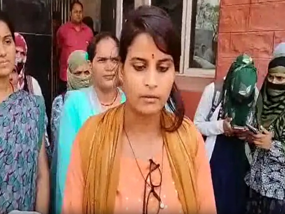 Baran News: नौकरी से निकालने की धमकी देकर की छेड़छाड़, डिप्टी CMHO पर युवती ने लगाए गंभीर आरोप