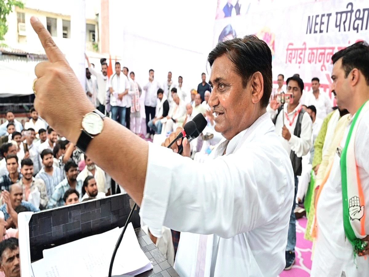 कोटा में डोटासरा ने खुले मंच से दी आईजी को धमकी- कहां घुटनों के बल ना चलाया तो मेरा नाम .....