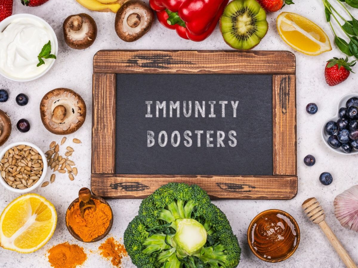 Immunity Booster Food: बारिश के मौसम में बीमारियों से घबराने की जरूरत नहीं! इन 3 सुपरफूड्स से मजबूत करें इम्यूनिटी