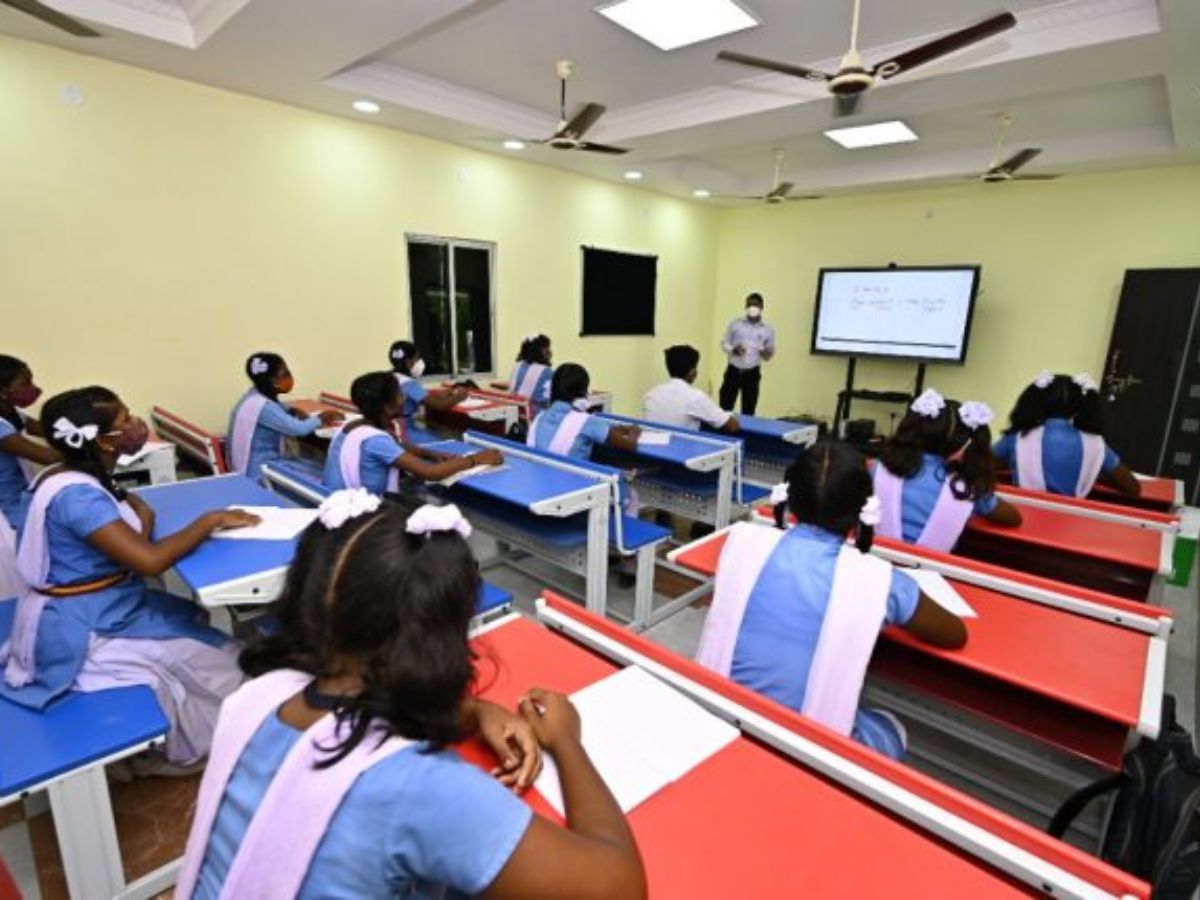 Odisha News: ଏଣିକି ସ୍କୁଲରେ ପାଠ ପଢ଼ାଇବେ ଅତିଥି ଶିକ୍ଷକ, ଜାଣନ୍ତୁ କାହିଁକି ? Odisha News: ଏଣିକି ସ୍କୁଲରେ ପାଠ ପଢ଼ାଇବେ ଅତିଥି ଶିକ୍ଷକ, ଜାଣନ୍ତୁ କାହିଁକି ?