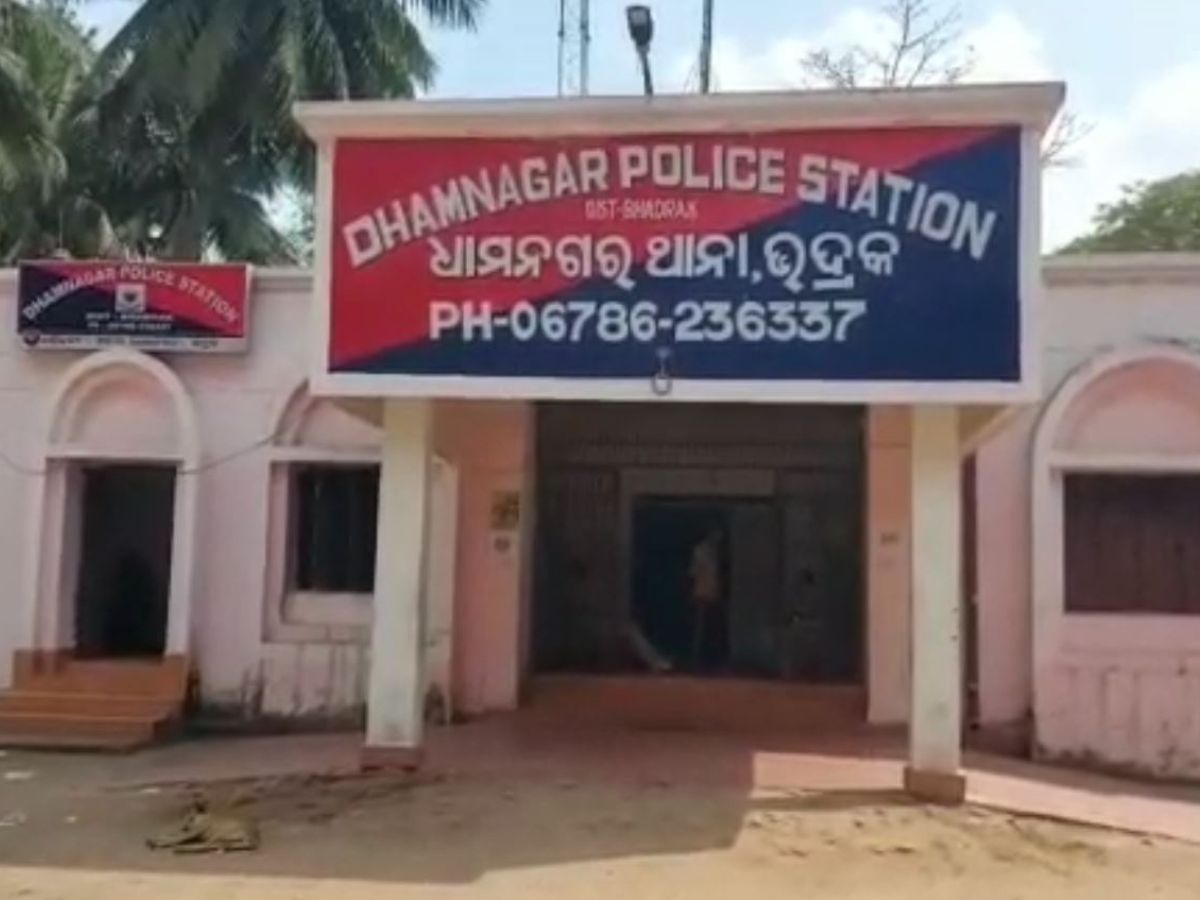 Odisha News: ଜମିବାଡ଼ି ବିବାଦକୁ କେନ୍ଦ୍ର କାରି ଗୋଷ୍ଠୀ ସଂଘର୍ଷ, ୬ ଆହତ Odisha News: ଜମିବାଡ଼ି ବିବାଦକୁ କେନ୍ଦ୍ର କାରି ଗୋଷ୍ଠୀ ସଂଘର୍ଷ, ୬ ଆହତ