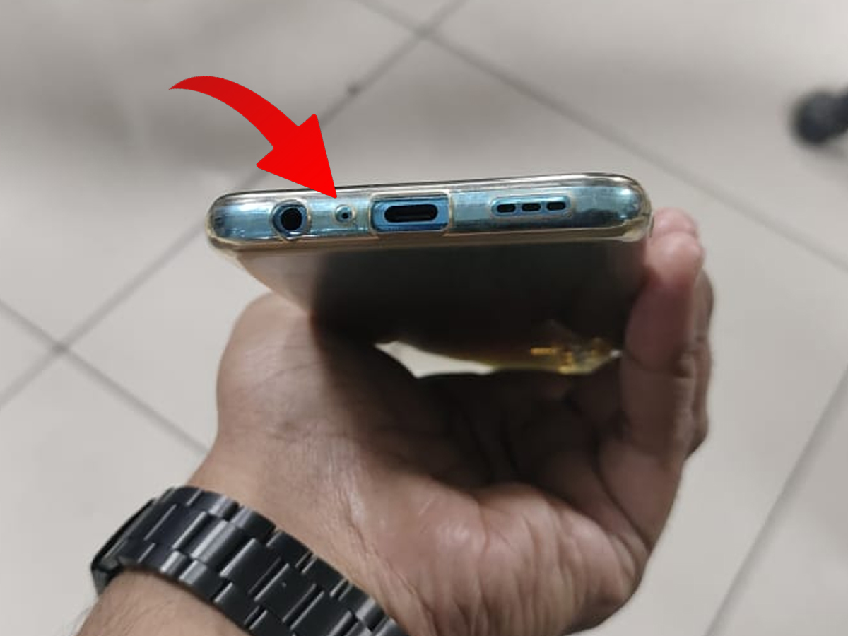 What is this tiny hole in smartphone and Why it is important? What is this tiny hole in smartphone and Why it is important?