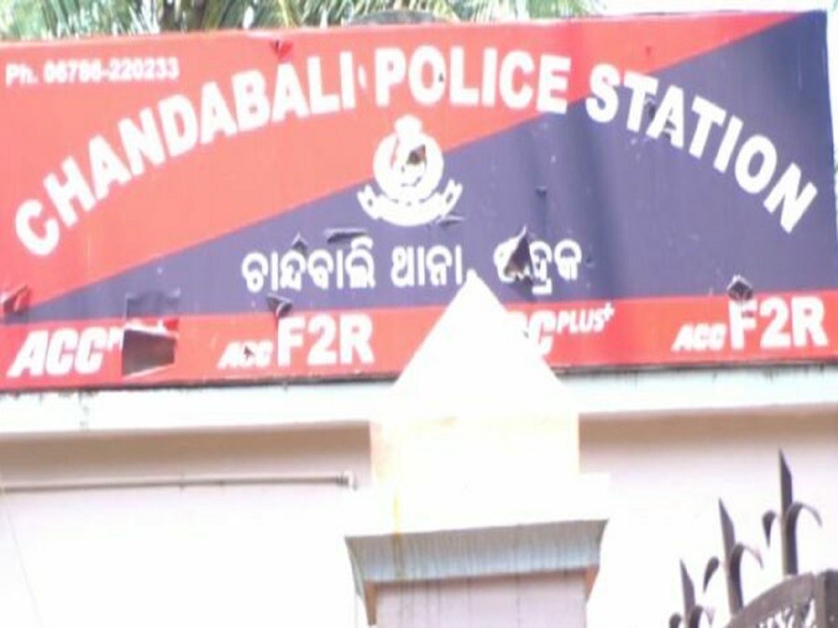 ସୁରକ୍ଷା କବଚରୁ ନୃଶଂସ ପାଲଟିଲା ପୋଲିସ ସୁରକ୍ଷା କବଚରୁ ନୃଶଂସ ପାଲଟିଲା ପୋଲିସ