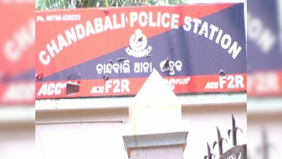 ସୁରକ୍ଷା କବଚରୁ ନୃଶଂସ ପାଲଟିଲା ପୋଲିସ