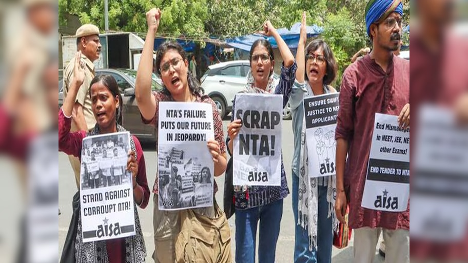 NEET Paper Leak: CBI ने NEET पेपर लीक मामले स्कूल प्रिंसिपल एहसानुल हक से की पूछताछ, जानें पूरा मामला