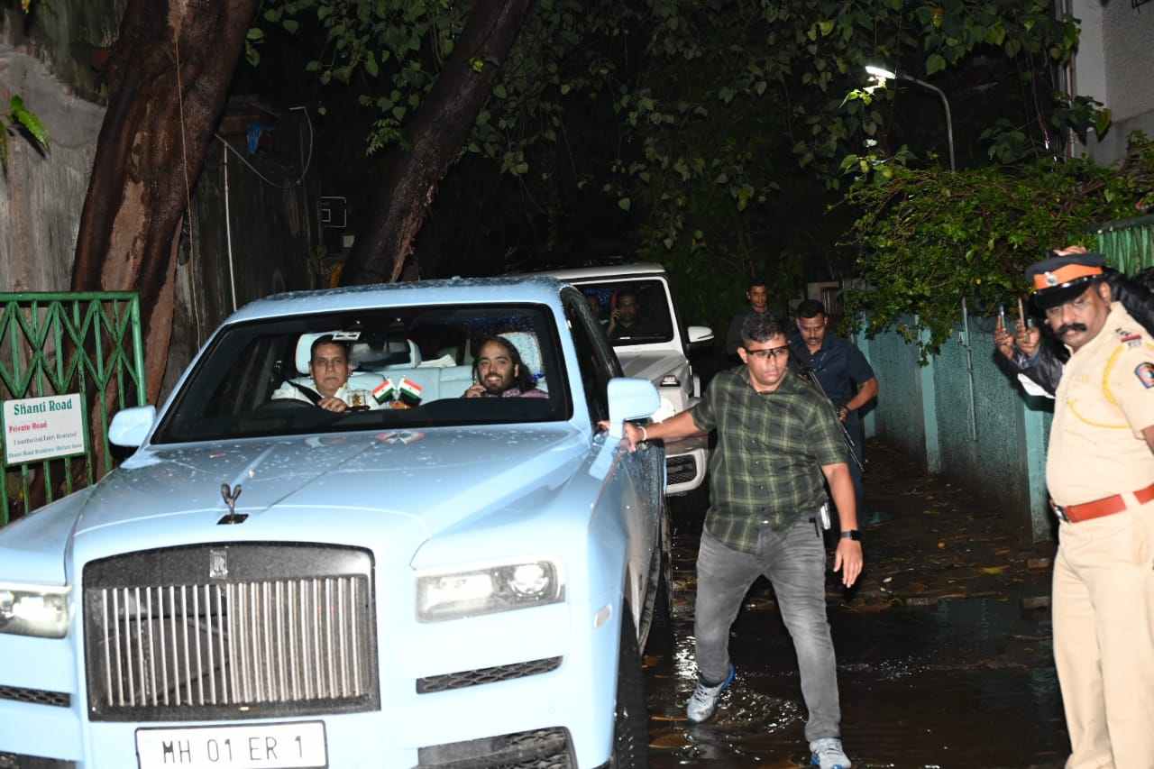 अनंत के चेहरे पर खुशी