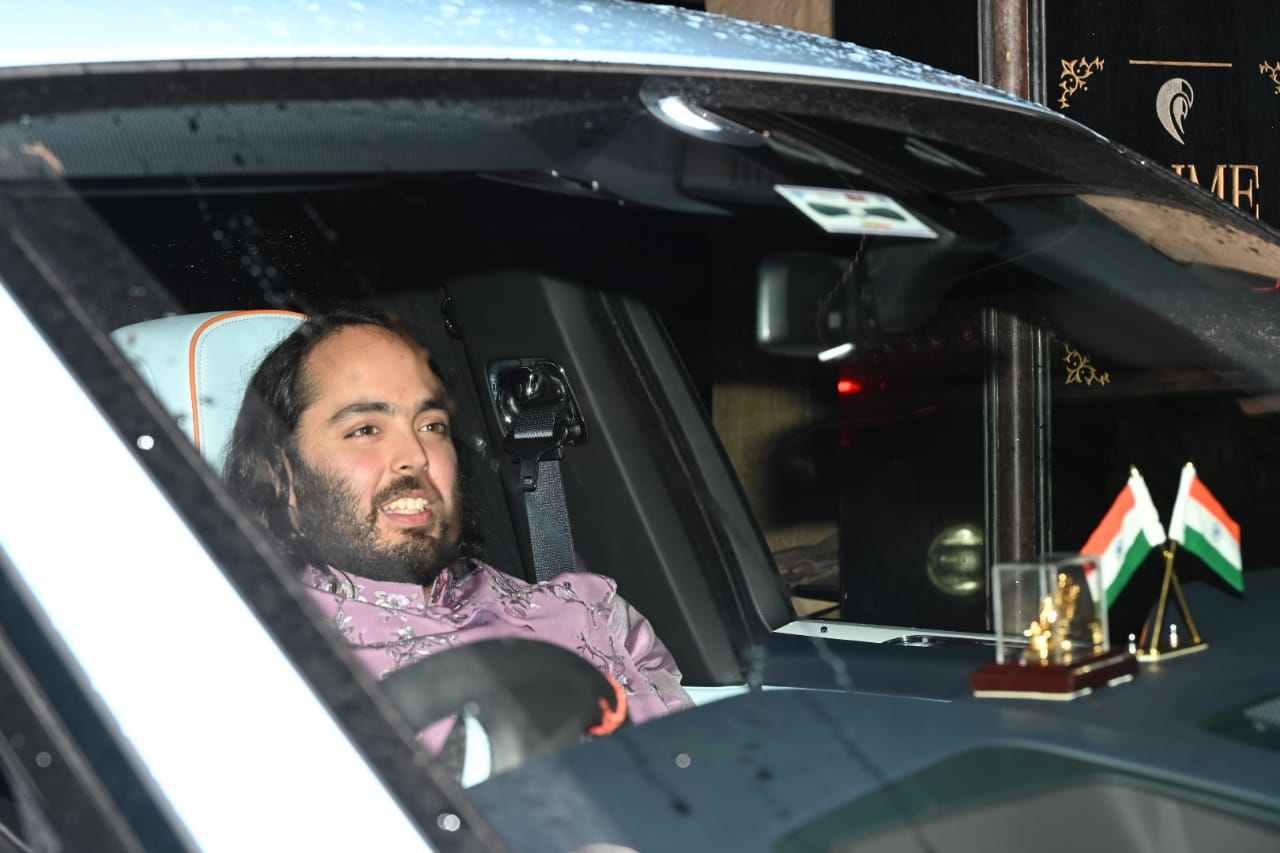 अजय को भी किया इनवाइट