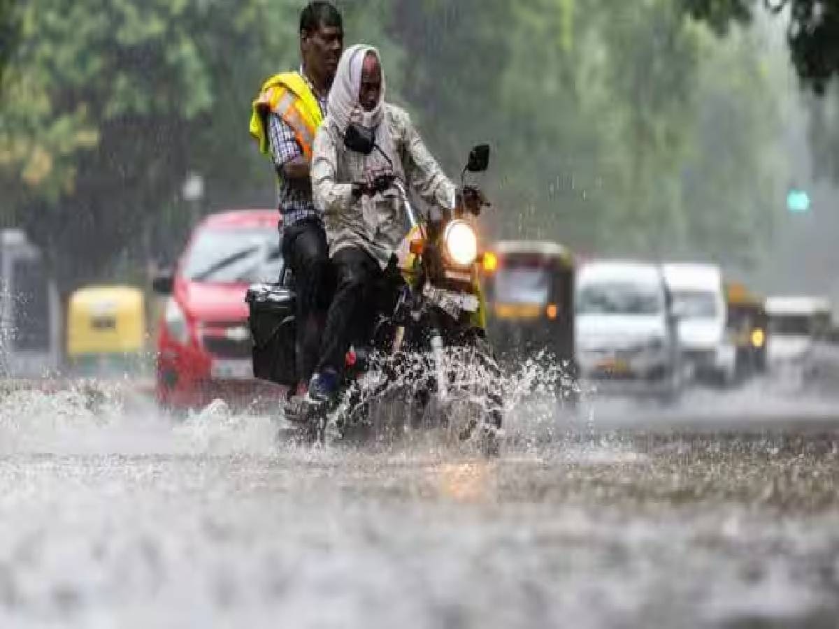 Delhi Weather: पहली बारिश में ही दिल्ली बनी 'दरिया', BJP का AAP पर तंज- अब किस पर आरोप लगाओगे