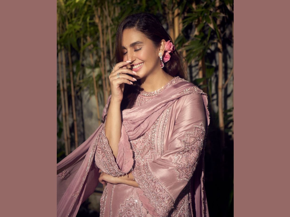 माथे पर छोटी सी बिंदिया