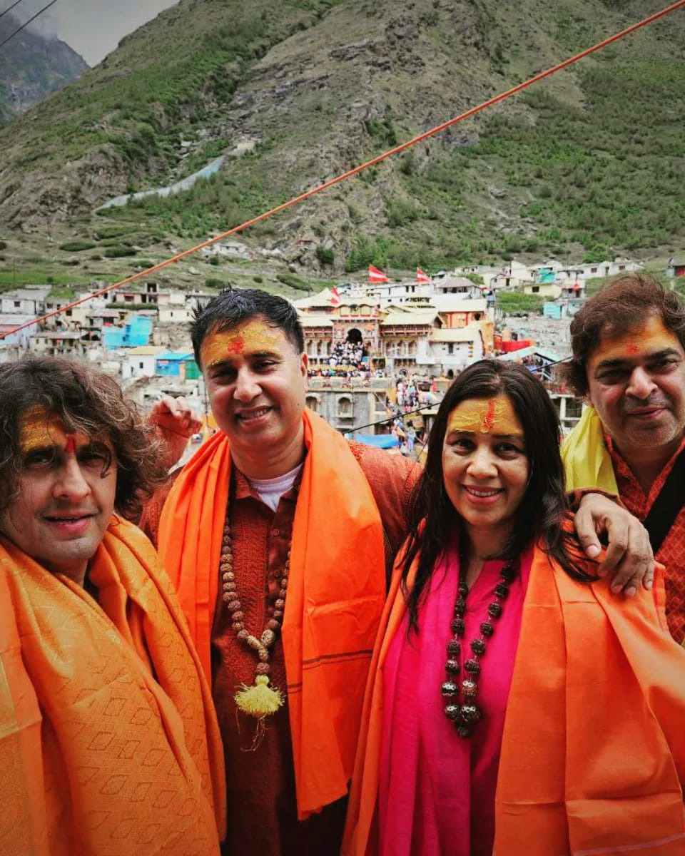 बद्रीनाथ में सोनू निगम के छलके आंसू