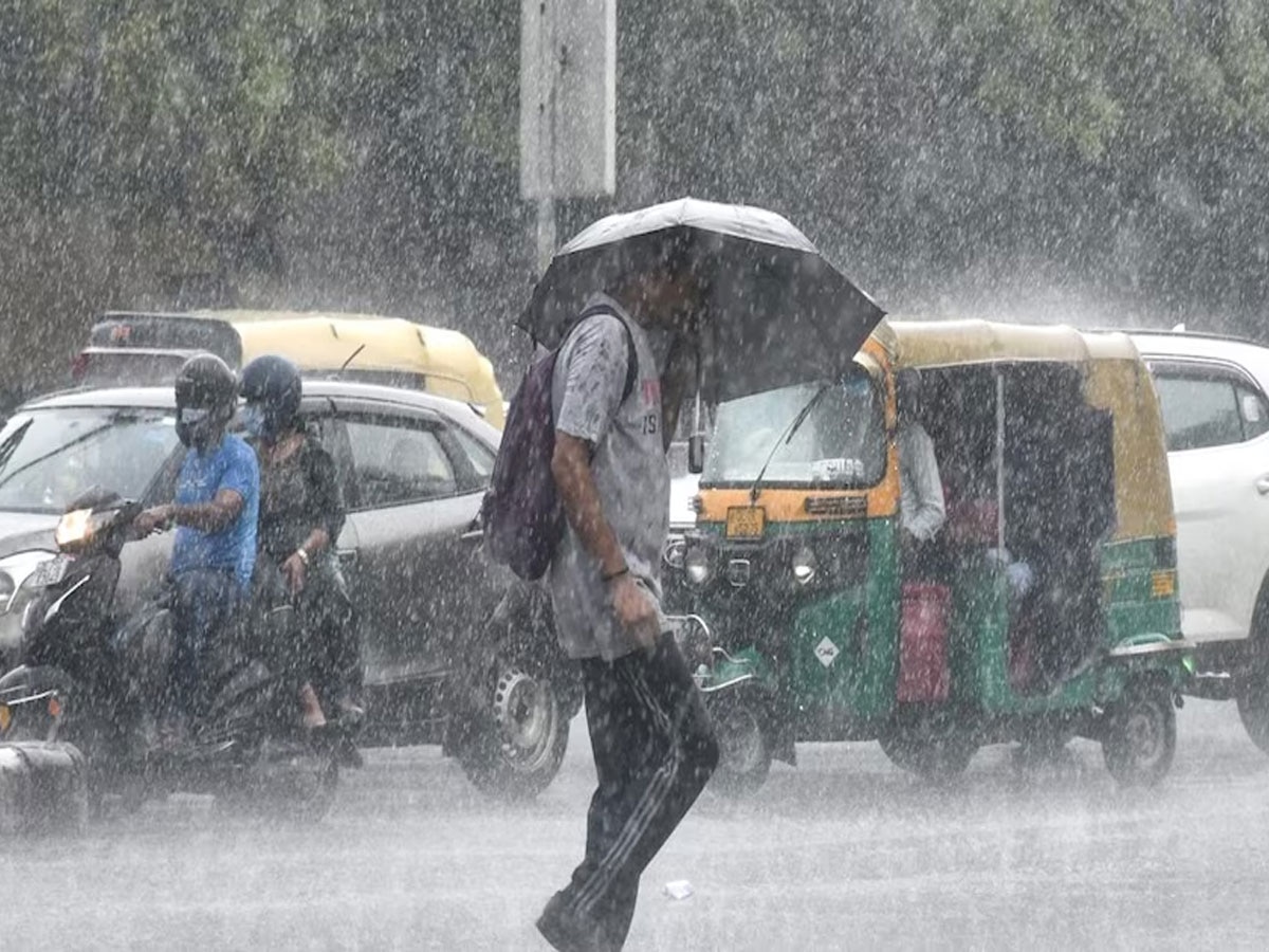Weather Update: Delhi-NCR में झमाझम बारिश से मौसम हुआ सुहाना, जानें अपने राज्य का हाल