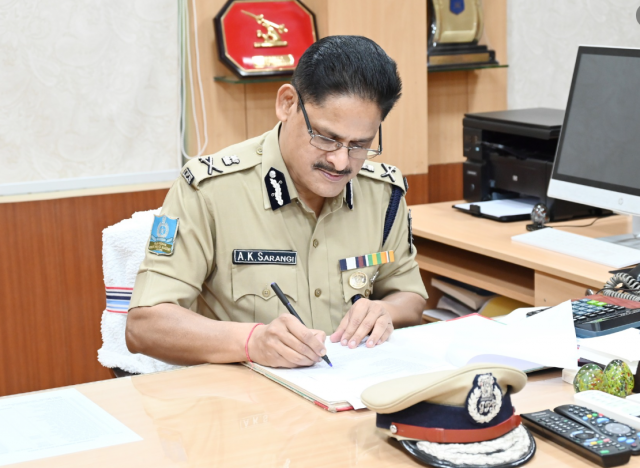 ଆଇପିଏସ ଆଶିଷ ସିଂଙ୍କୁ ନେଇ ମୁହଁ ଖୋଲିଲେ ଡିଜି, କହିଲେ ଏଭଳି କଥା... ଆଇପିଏସ ଆଶିଷ ସିଂଙ୍କୁ ନେଇ ମୁହଁ ଖୋଲିଲେ ଡିଜି, କହିଲେ ଏଭଳି କଥା...