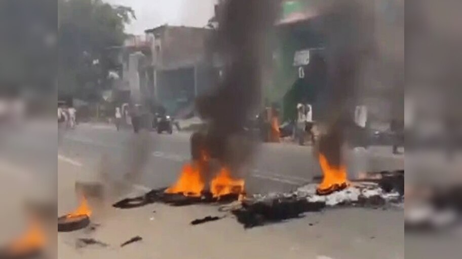 पटना: मस्जिद की जमीन पर अवैध रूप से करा रहा था निर्माण, गुस्साए लोगों ने की आगजनी, पुलिस ने लिया एक्शन !
