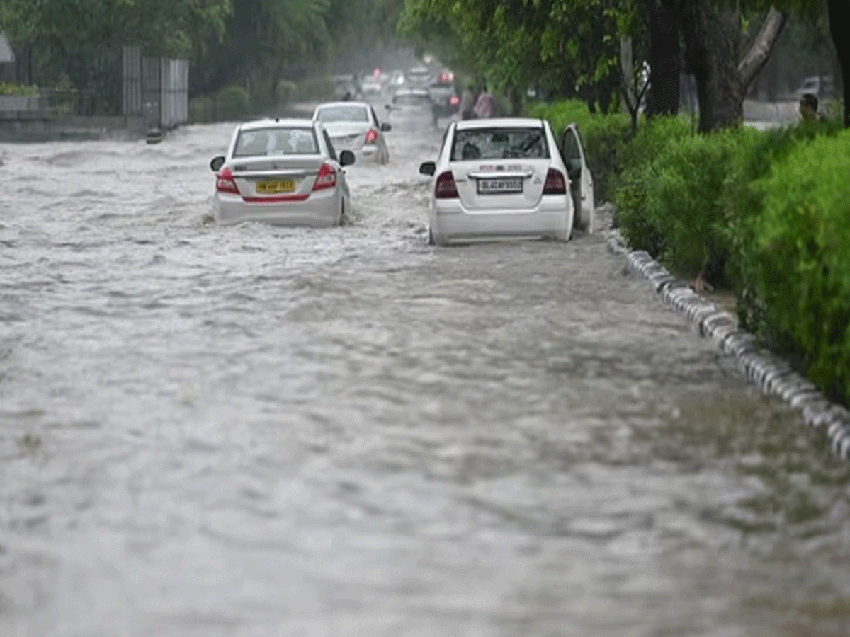 Delhi Weather: दिल्ली में भारी बारिश के बाद सरकार ने बुलाई आपात बैठक, लिए कई अहम फैसले Delhi Weather: दिल्ली में भारी बारिश के बाद सरकार ने बुलाई आपात बैठक, लिए कई अहम फैसले