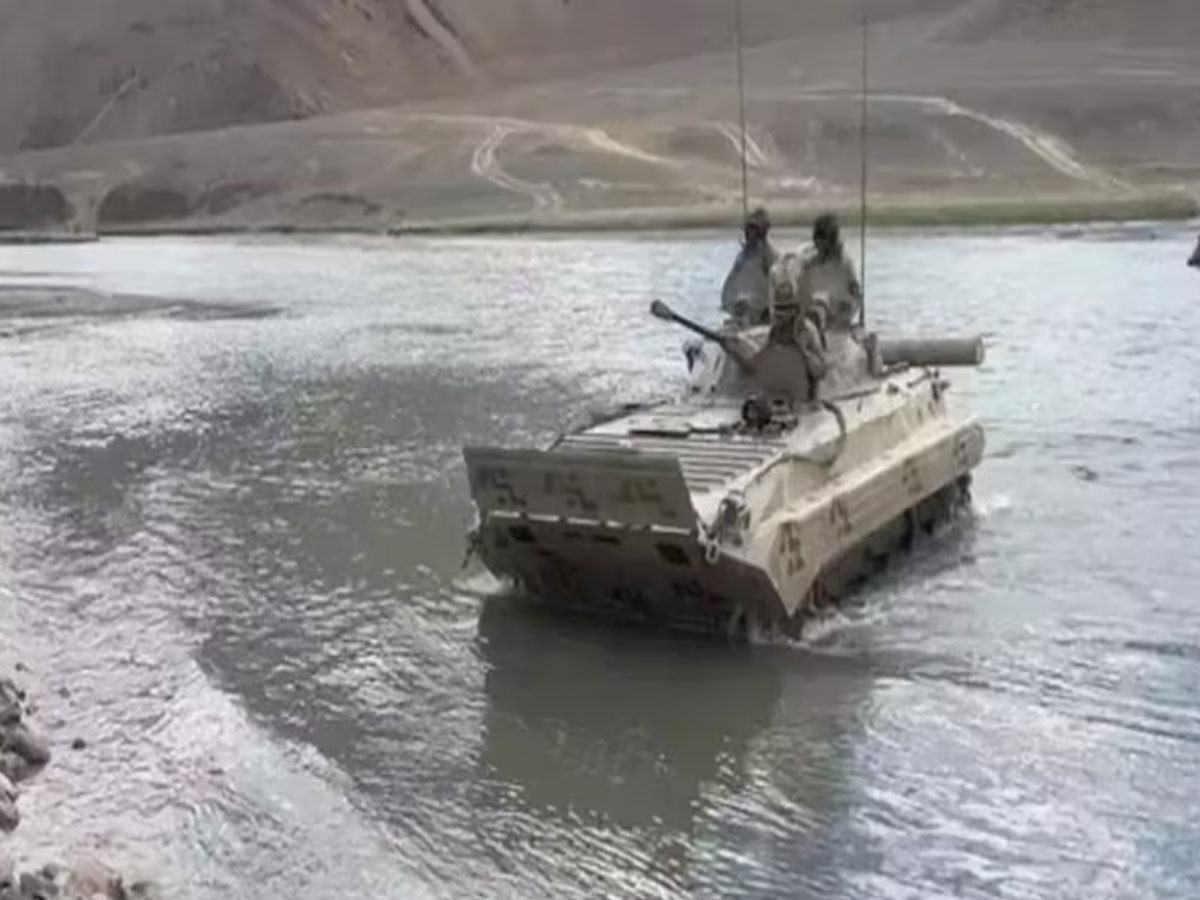 Ladakh Tank Accident​: दौलत बेग ओल्डी इलाके में सैन्य अभ्यास के दौरान बड़ा हादसा, नदी पार करते वक्त 5 जवान शहीद