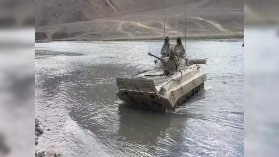 Ladakh Tank Accident​: दौलत बेग ओल्डी इलाके में सैन्य अभ्यास के दौरान बड़ा हादसा, नदी पार करते वक्त 5 जवान शहीद