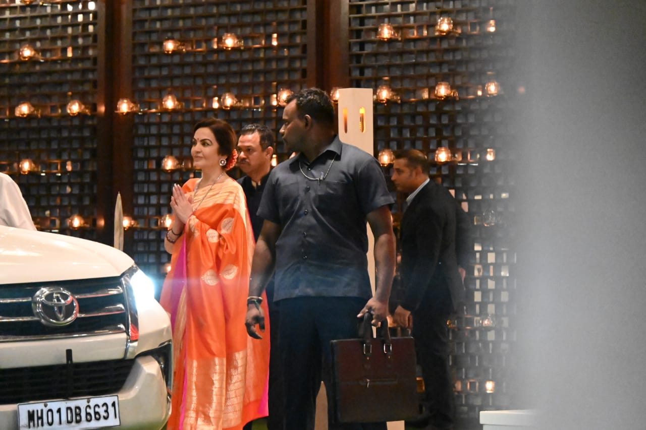 अंबानी परिवार के घर डिनर पार्टी