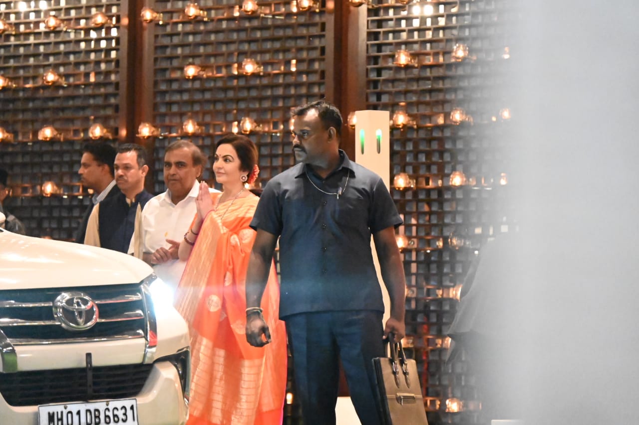 नजर आया पूरा अंबानी परिवार