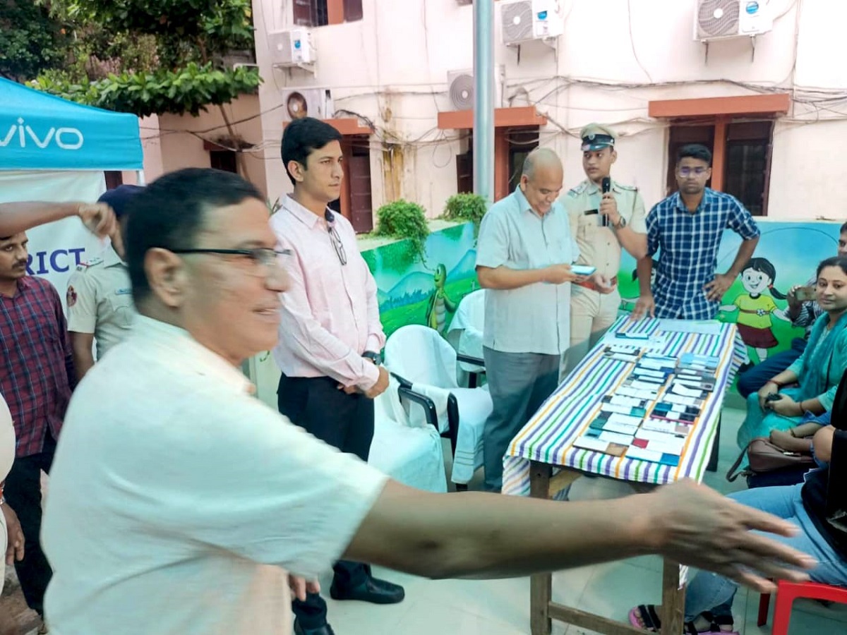 Return Mela : ଚୋରି ଜିନିଷ ଫେରାଇଲା ପୋଲିସ Return Mela : ଚୋରି ଜିନିଷ ଫେରାଇଲା ପୋଲିସ