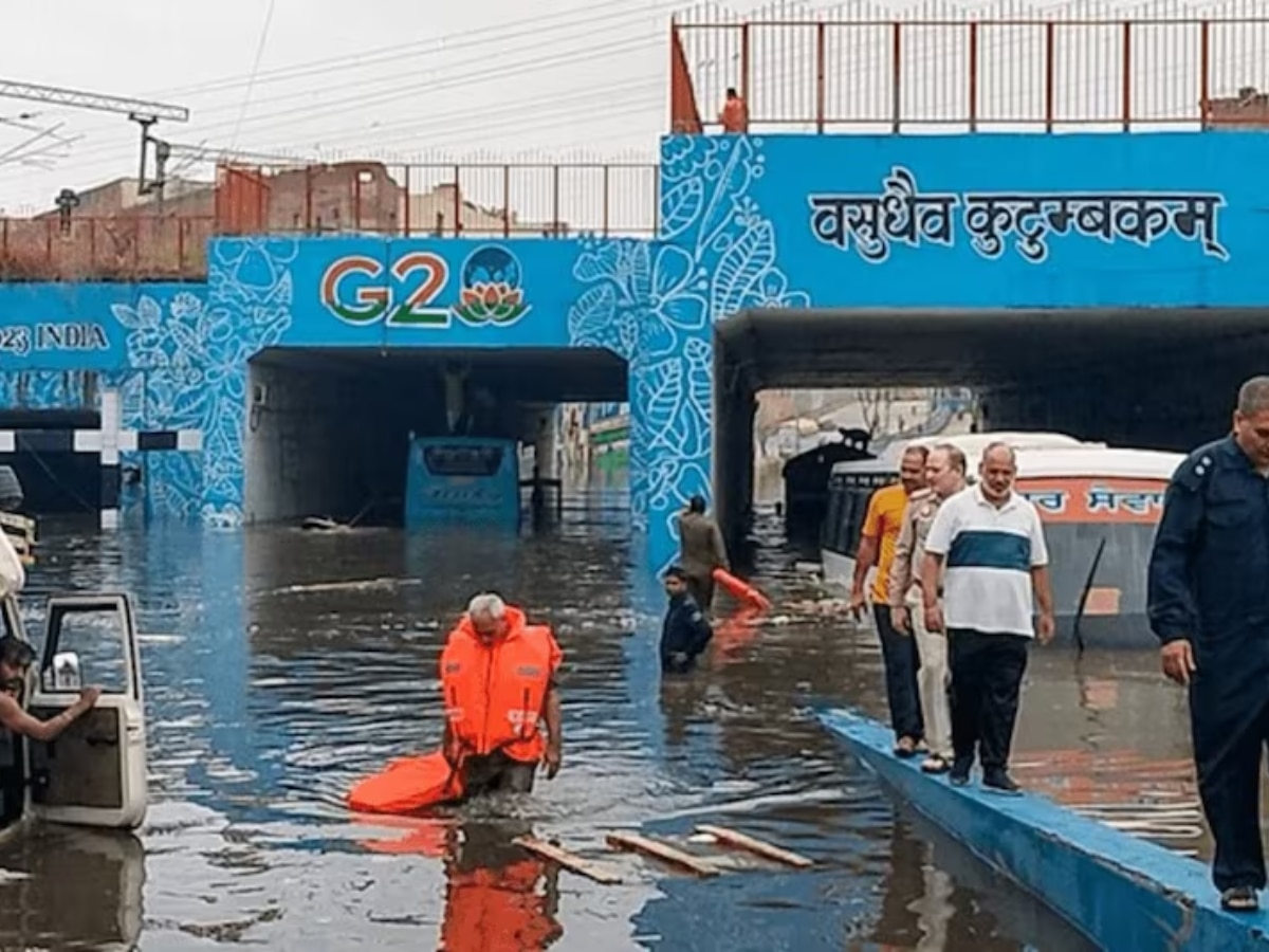 Delhi Waterlogging: बादली अंडरपास में भरे 2-3 फीट पानी में नहाने गए 2 बच्चे, डूबने से हुई मौत 