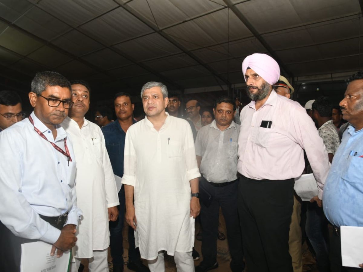 Odisha News: ପୁରୀ ରେଳ ଷ୍ଟେସନ ପରିଦର୍ଶନ କଲେ ଅଶ୍ୱିନୀ ବୈଷ୍ଣବ, କହିଲେ ରଥଯାତ୍ରା ଦେଖିବା ପାଇଁ ଆସୁଥିବା ଭକ୍ତଙ୍କ ପାଇଁ... Odisha News: ପୁରୀ ରେଳ ଷ୍ଟେସନ ପରିଦର୍ଶନ କଲେ ଅଶ୍ୱିନୀ ବୈଷ୍ଣବ, କହିଲେ ରଥଯାତ୍ରା ଦେଖିବା ପାଇଁ ଆସୁଥିବା ଭକ୍ତଙ୍କ ପାଇଁ...