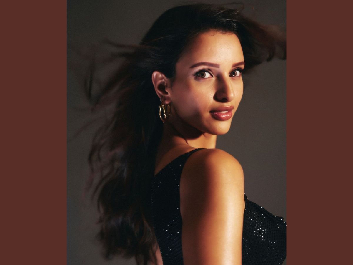 तृप्ति डिमरी की लेटेस्ट तस्वीरें खींच रही ध्यान