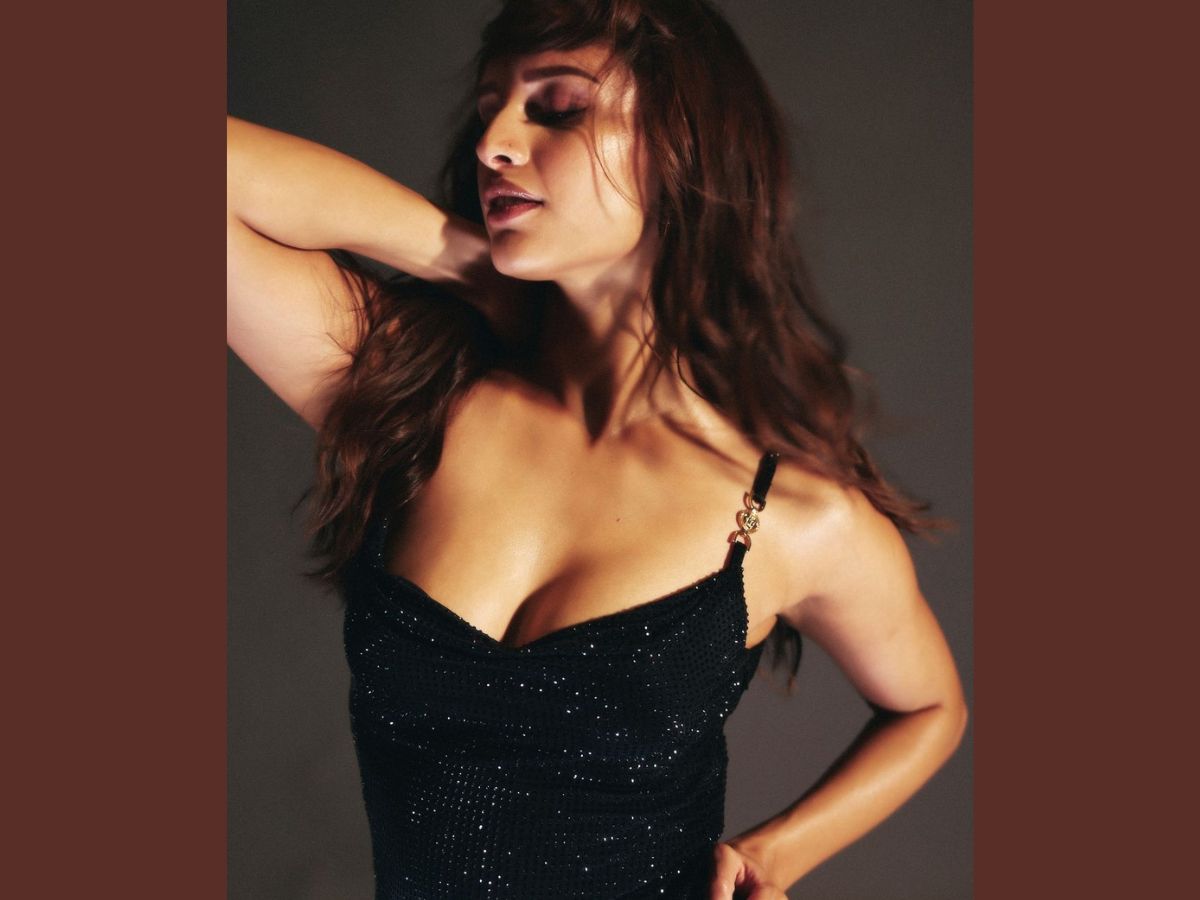 ड्रेस की कीमत 4,21,600 रुपये