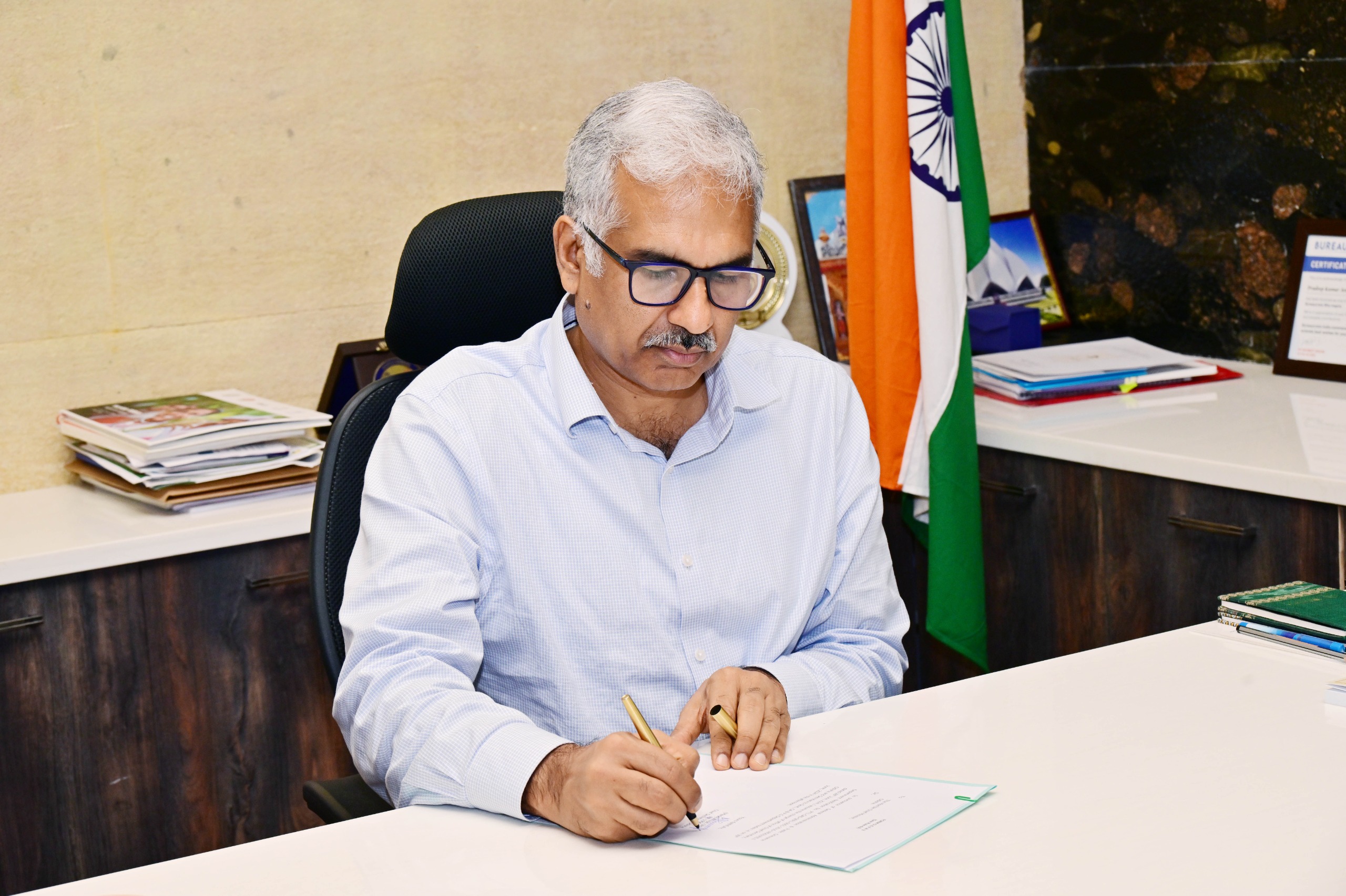 ମୁଖ୍ୟ ଶାସନ ସଚିବ ଭାବେ ଦାୟିତ୍ବ ଗ୍ରହଣ କଲେ ମନୋଜ ଆହୁଜା ମୁଖ୍ୟ ଶାସନ ସଚିବ ଭାବେ ଦାୟିତ୍ବ ଗ୍ରହଣ କଲେ ମନୋଜ ଆହୁଜା