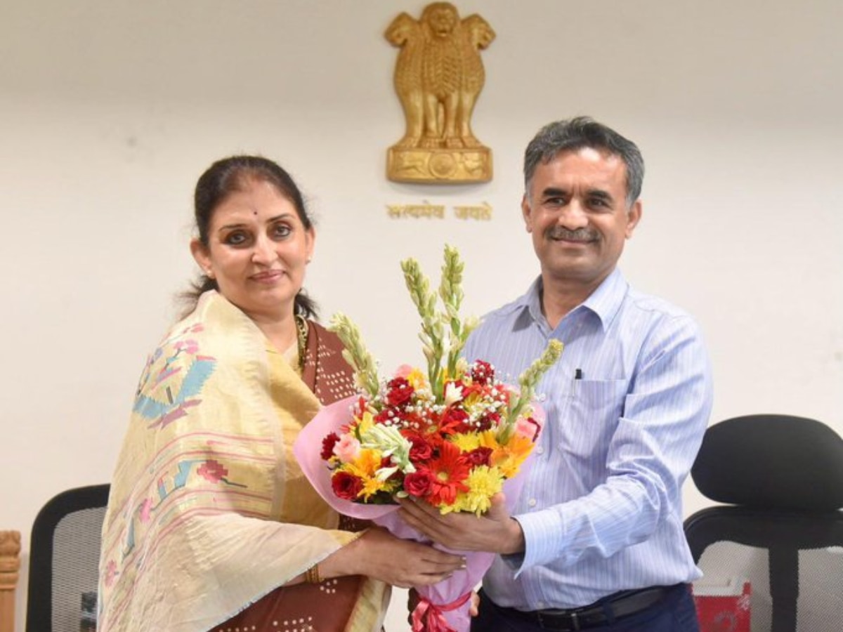 64 साल के इतिहास में महाराष्ट्र को मिली पहली महिला चीफ सेक्रेटरी, कौन हैं IAS सुजाता सौनिक?