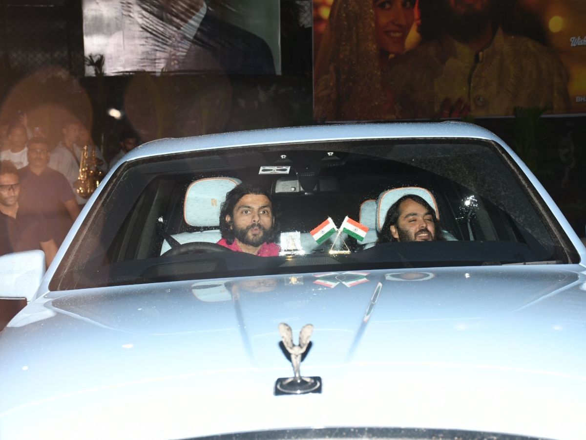 जान्हवी कपूर के बॉयफ्रेंड शिखर पहाड़िया ने चलाई गाड़ी