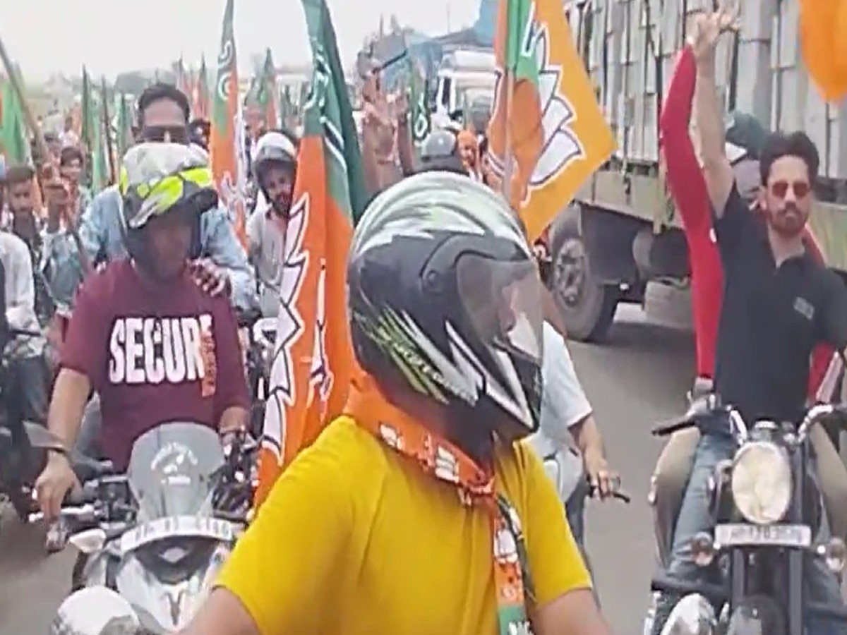 भाजपा युवा मोर्चा ने विशाल बाइक रैली निकाल कर किया शक्ति प्रदर्शन