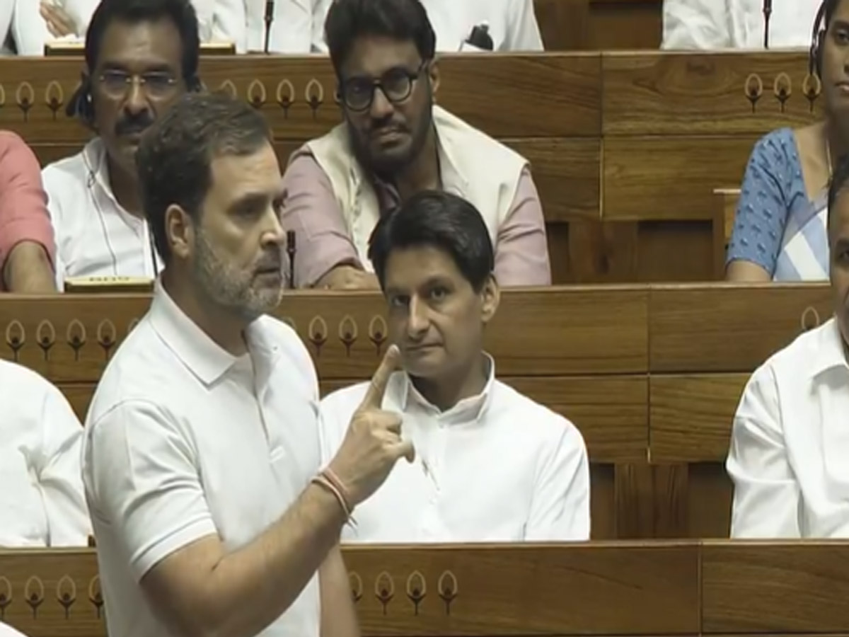 Rahul Gandhi: "जो लोग खुद को हिंदू बोलते हैं वह हिंसा करते हैं", राहुल गांधी के बयान से सदन में हंगामा Rahul Gandhi: "जो लोग खुद को हिंदू बोलते हैं वह हिंसा करते हैं", राहुल गांधी के बयान से सदन में हंगामा
