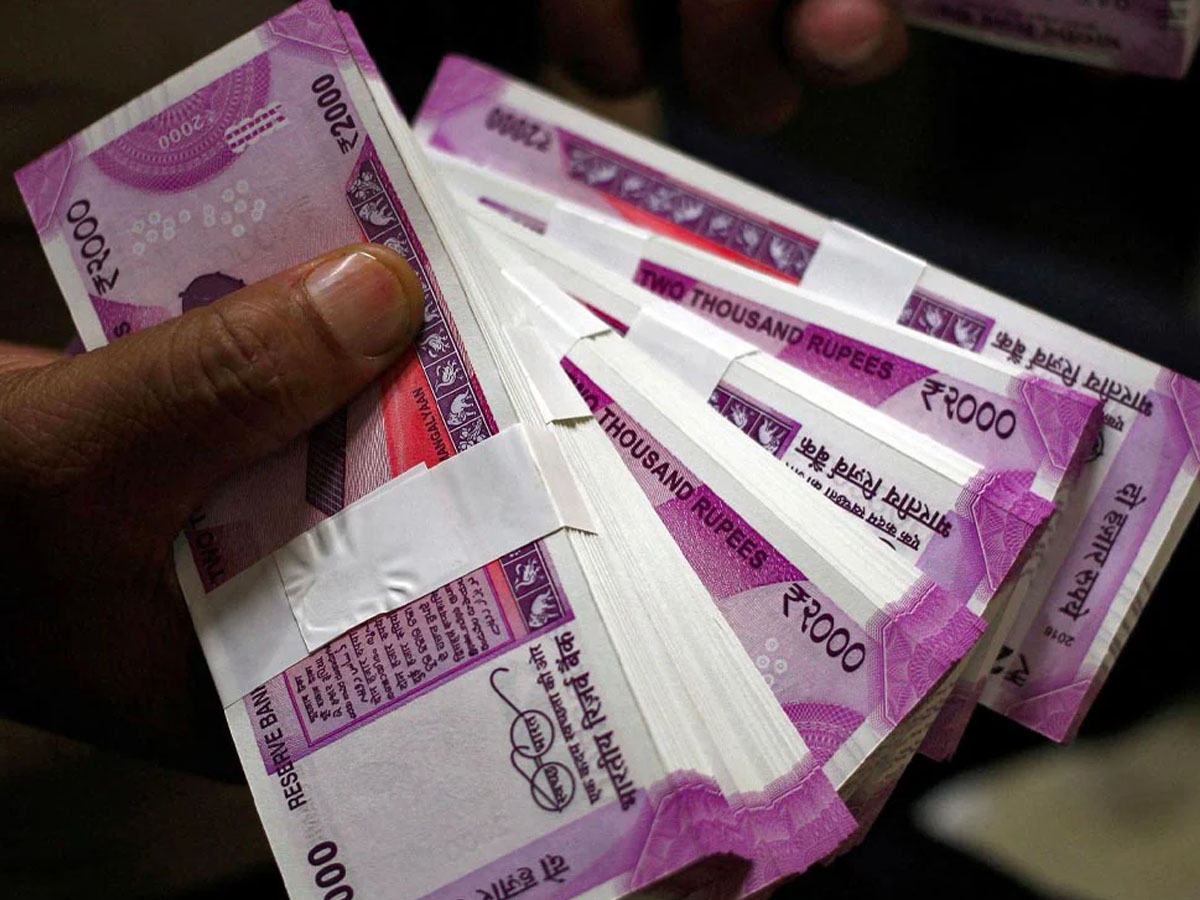 अभी भी जनता के पास हैं 2000 के इतने नोट; RBI ने बताया वापस करने का तरीका अभी भी जनता के पास हैं 2000 के इतने नोट; RBI ने बताया वापस करने का तरीका