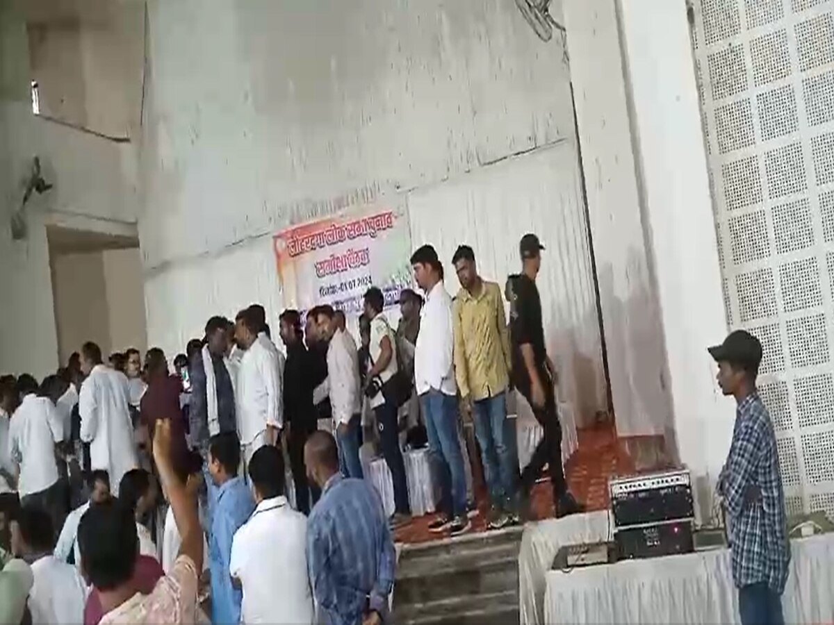 कांग्रेस की बैठक में हंगामा