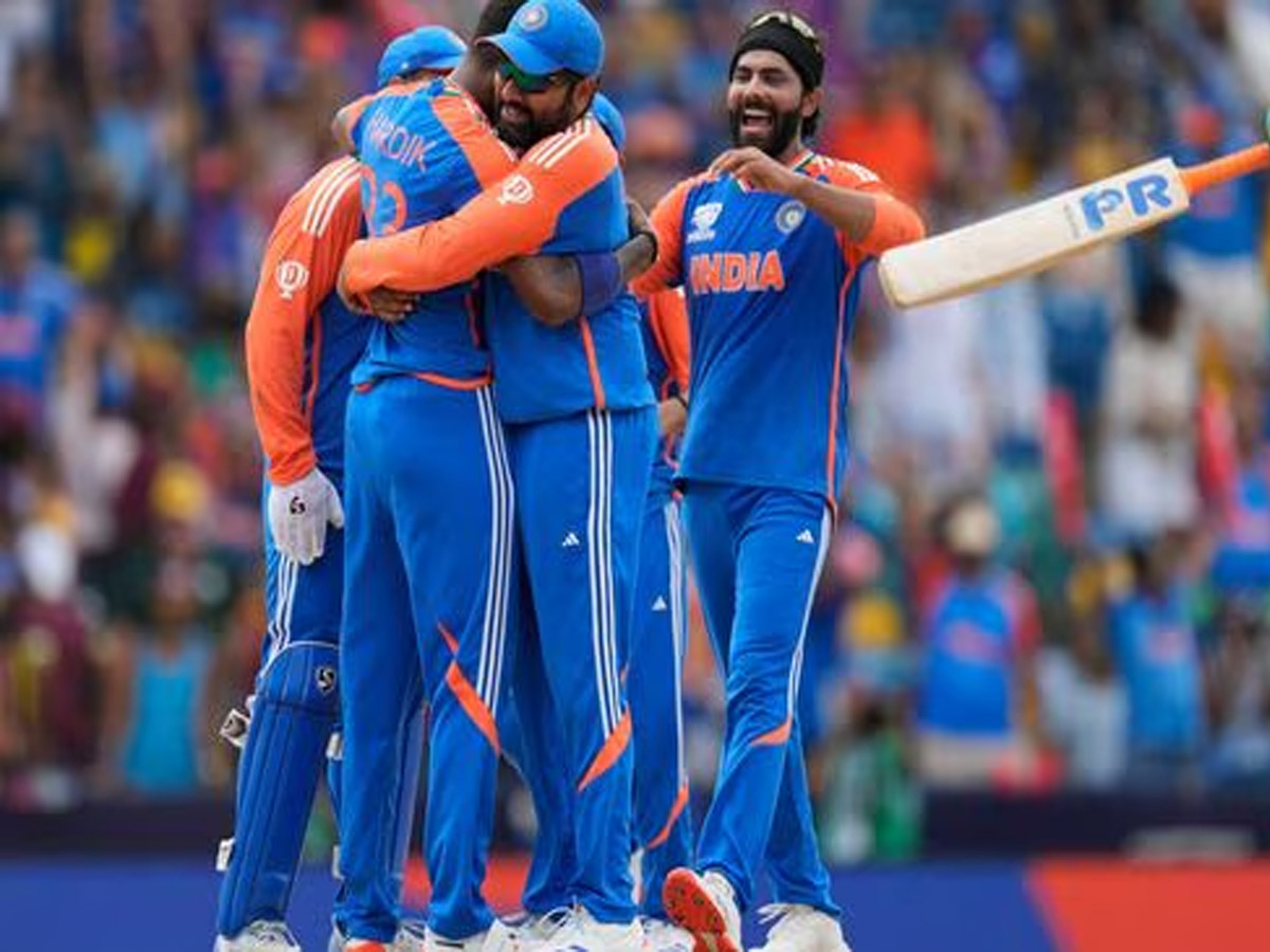 Team India: बारबाडोस में फंसी टीम इंडिया आज भारत के लिए होगी रवाना, जानें क्या है पूरा मासला? Team India: बारबाडोस में फंसी टीम इंडिया आज भारत के लिए होगी रवाना, जानें क्या है पूरा मासला?