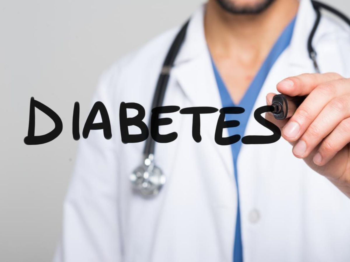 Diabetes Diet: डायबिटीज मरीजों को मौत के मुंह में ढकेल सकते हैं ये 7 फूड, तुरंत बंद कर दें इनका सेवन