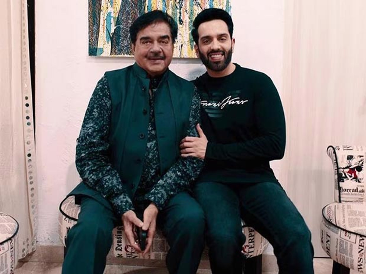 Zaheer Sonakshi Wedding: जहीर और सोनाक्षी की शादी में क्यों नहीं आए भाई लव? Zaheer Sonakshi Wedding: जहीर और सोनाक्षी की शादी में क्यों नहीं आए भाई लव?