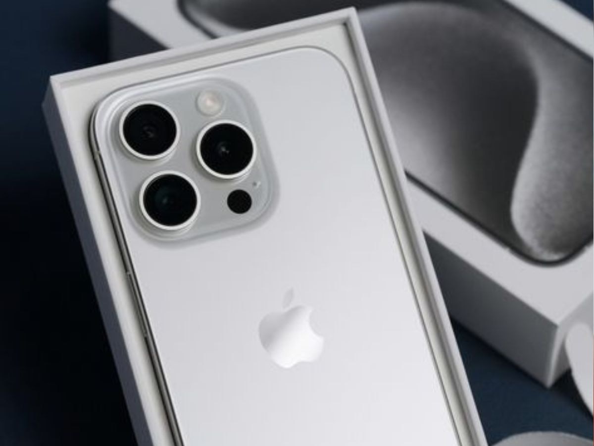 धड़ाम से गिरी iPhone 15 Pro की कीमत, सस्ते में खरीदने की लगी होड़, जल्दी करें ऑर्डर 