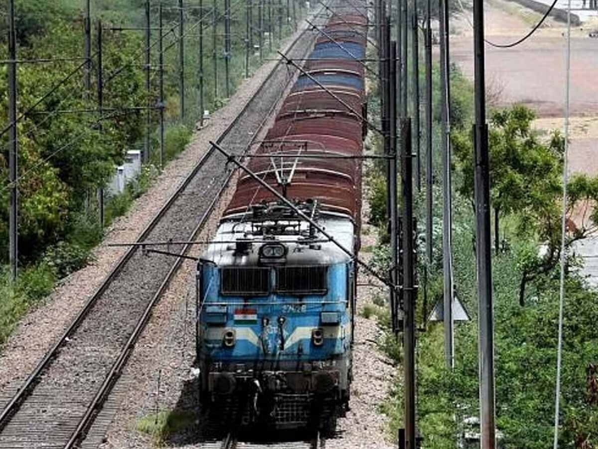 Indian Railways: नई सरकार बनने के बाद बढ़ी रेलवे की आदमनी, जून में बनाया कमाई का र‍िकॉर्ड