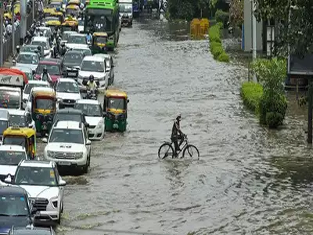 Delhi Weather: दिल्ली समेत 15 राज्यों में ऑरेंज और गुजरात के लिए रेड अलर्ट हुआ जारी