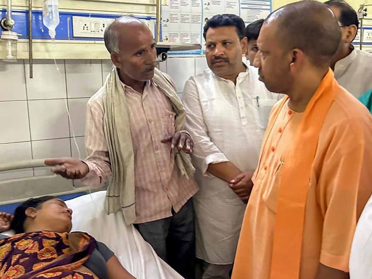 हाथरस भगदड़ मामले में CM योगी ने उठाया बड़ा कदम; सामने आएगी 121 लोगों की मौत की वजह हाथरस भगदड़ मामले में CM योगी ने उठाया बड़ा कदम; सामने आएगी 121 लोगों की मौत की वजह