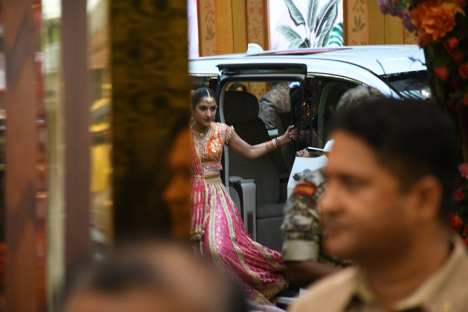 राधिका मर्चेंट का गुजराती लुक