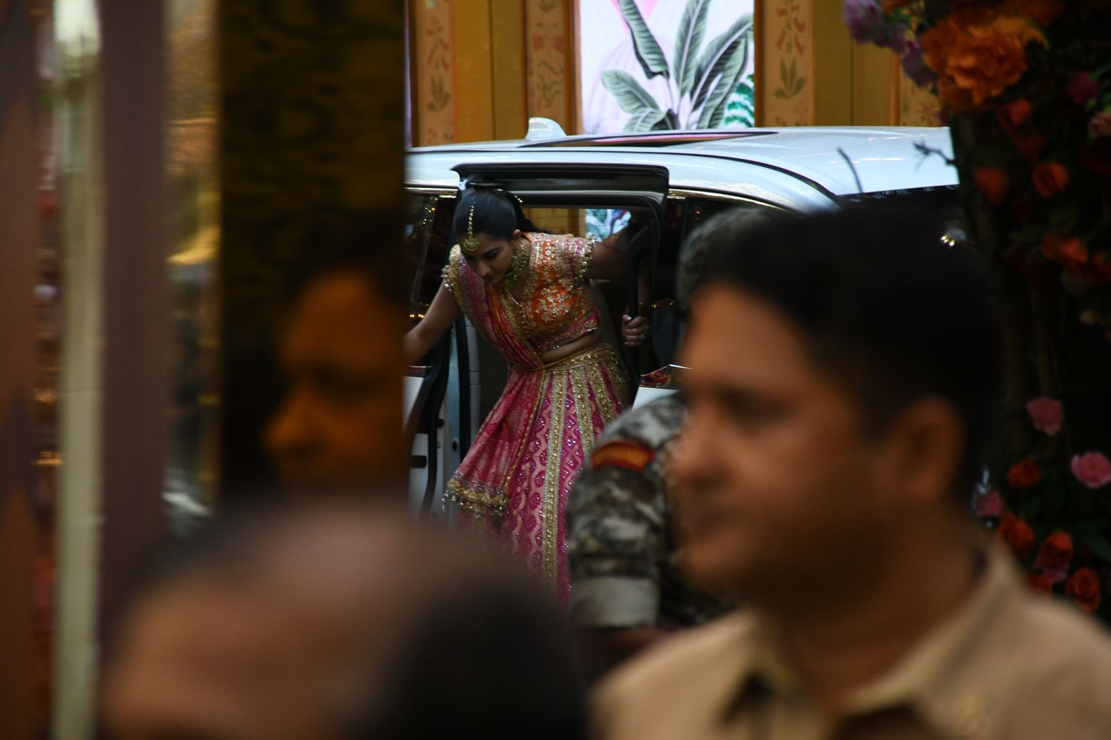 लहंगे चोली में राधिका