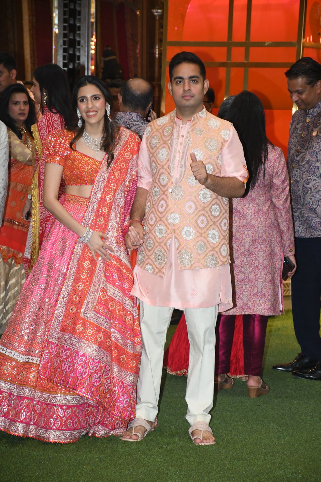 डायमंड से पूरा किया लुक